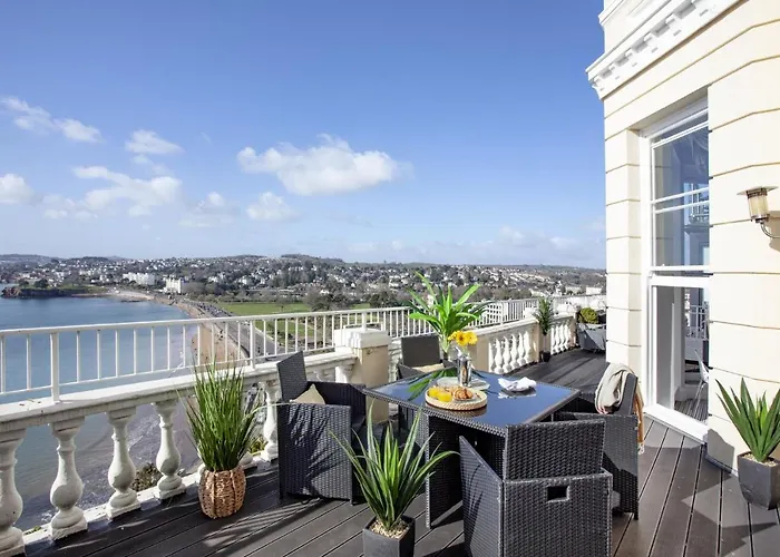 Sea-La-Vie, Astor House